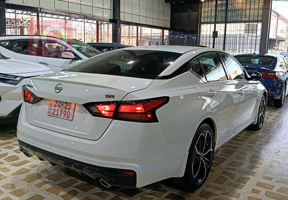 نيسان ألتيما